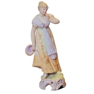 Arnart Creation Beautiful Woman Figurine holding hat Vintage Original